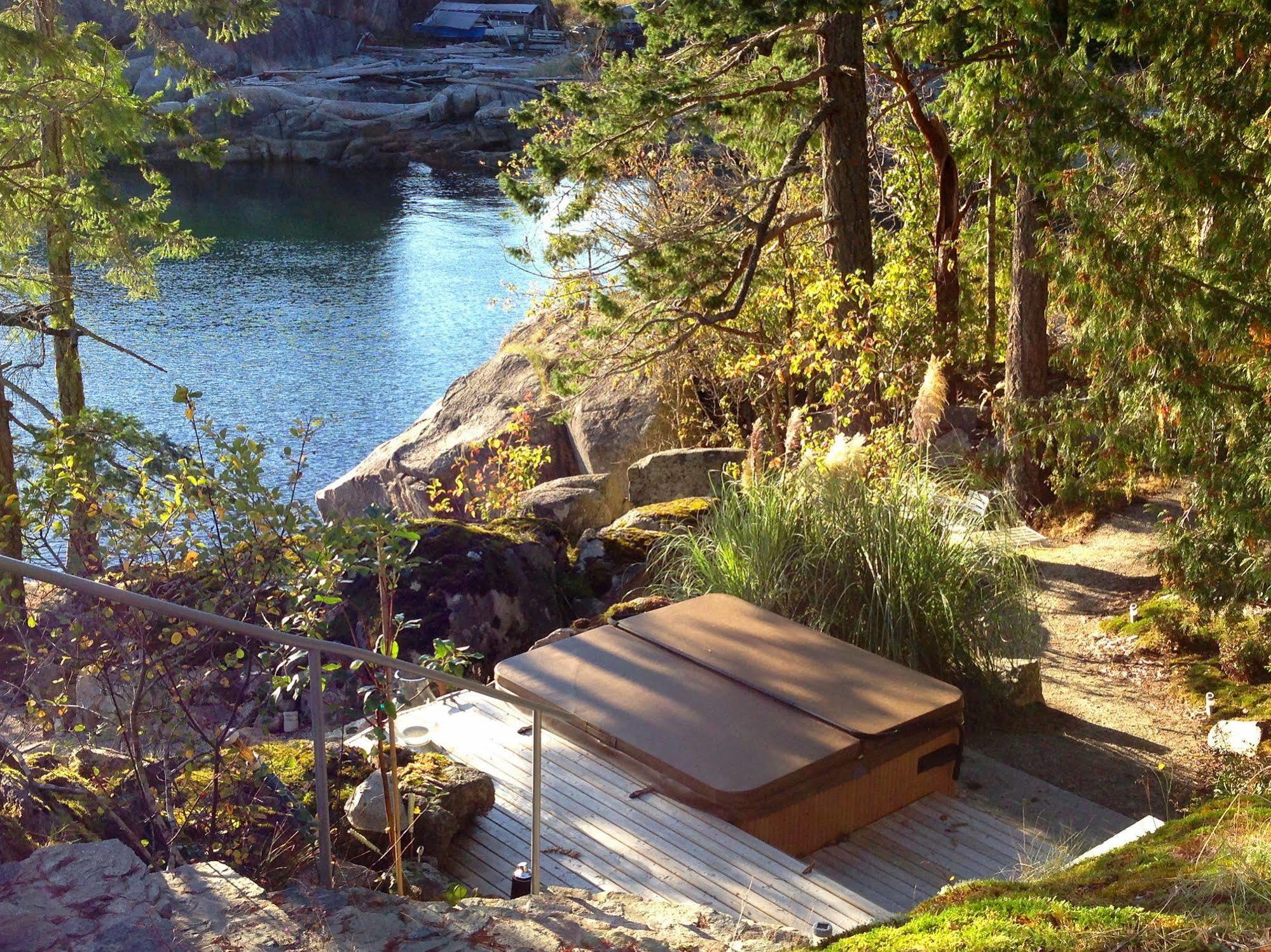 Pointhouse Suites On Sargeant Bay Halfmoon Bay Экстерьер фото