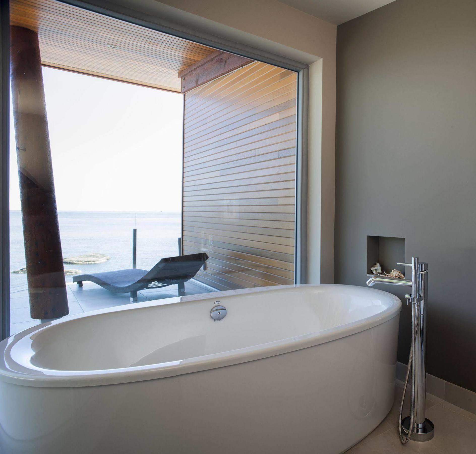 Pointhouse Suites On Sargeant Bay Halfmoon Bay Экстерьер фото