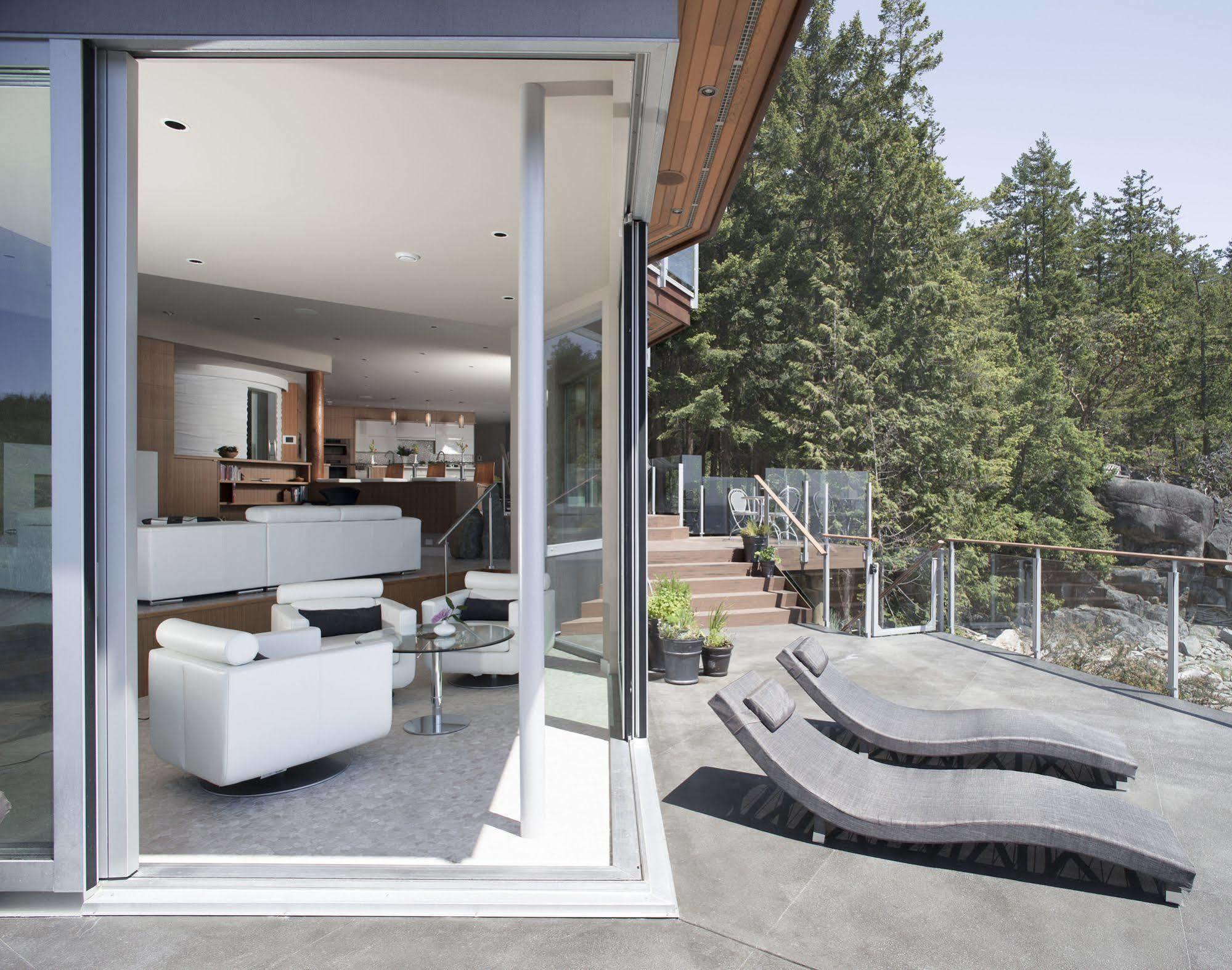 Pointhouse Suites On Sargeant Bay Halfmoon Bay Экстерьер фото