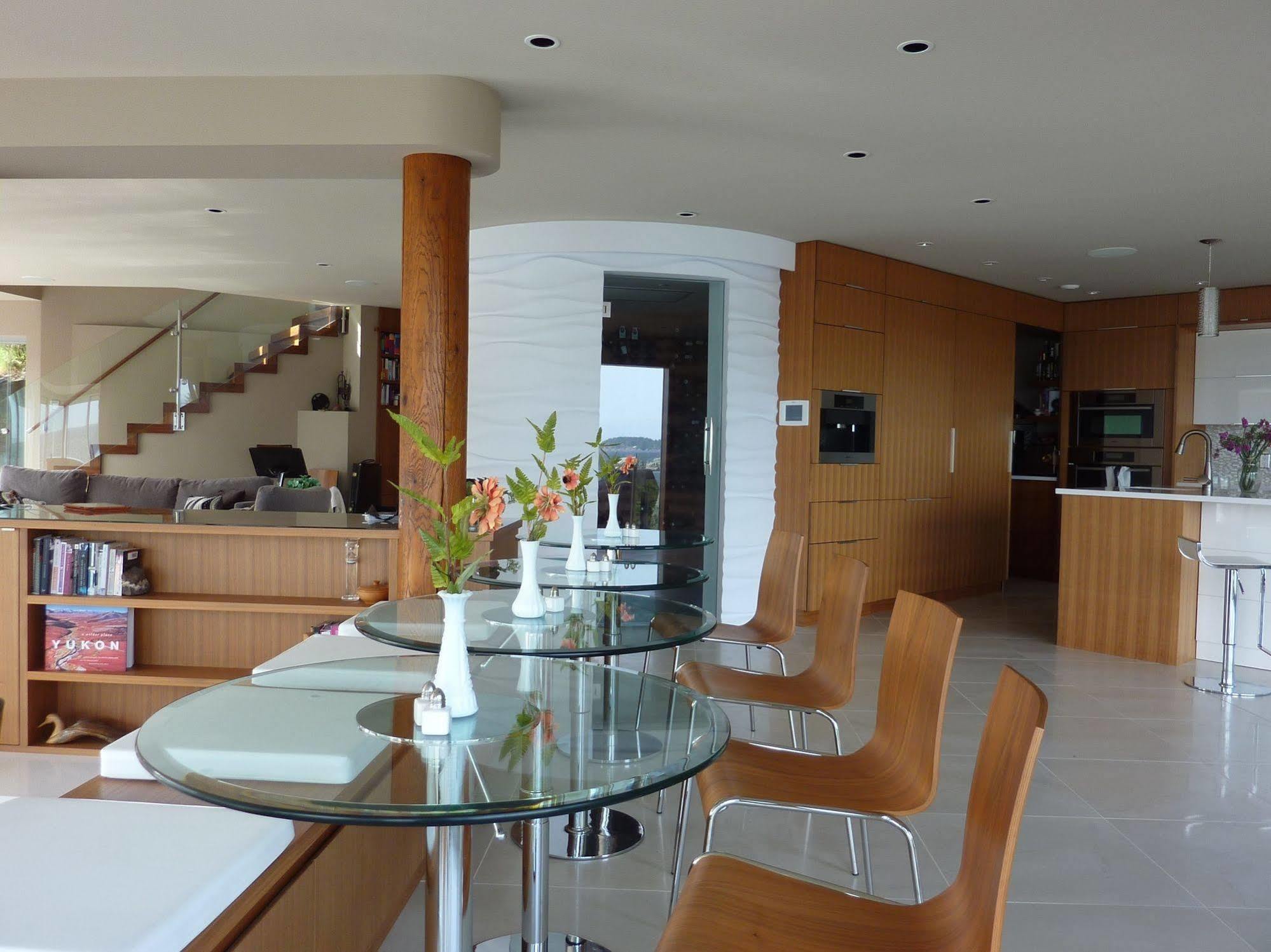 Pointhouse Suites On Sargeant Bay Halfmoon Bay Экстерьер фото
