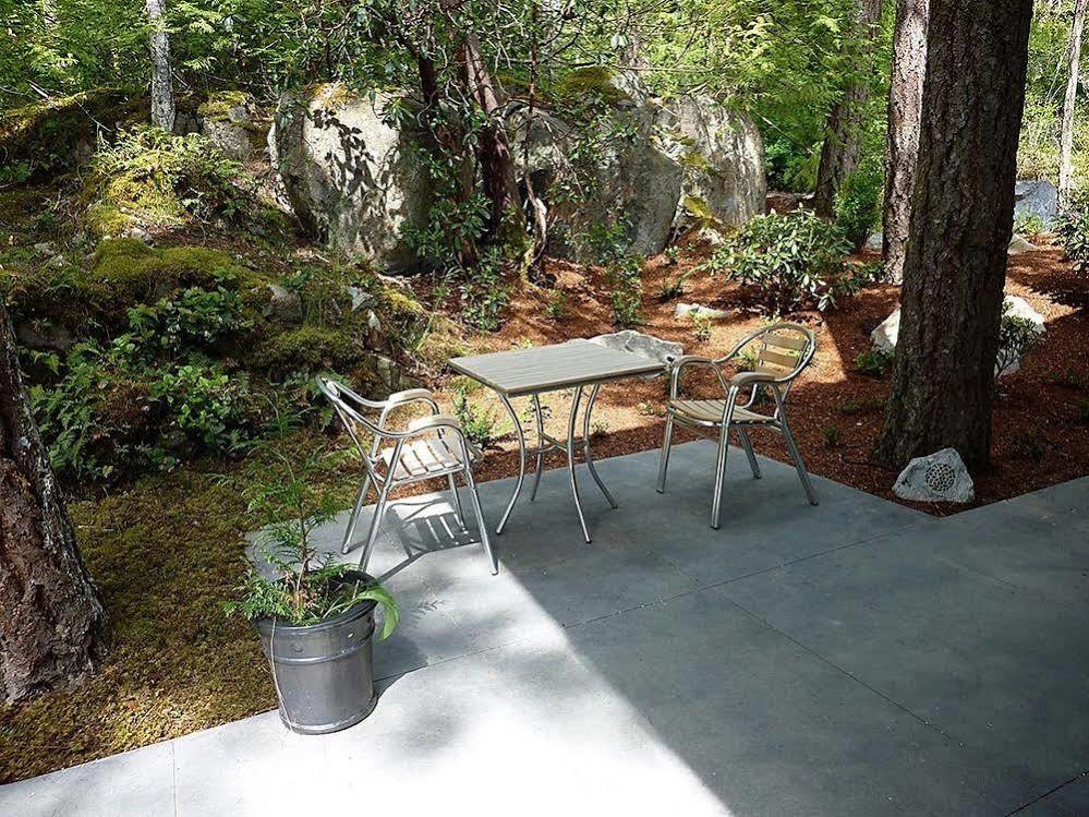 Pointhouse Suites On Sargeant Bay Halfmoon Bay Экстерьер фото