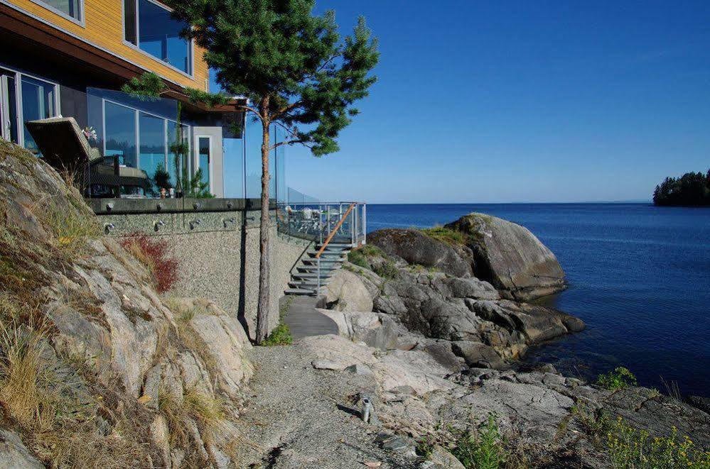 Pointhouse Suites On Sargeant Bay Halfmoon Bay Экстерьер фото