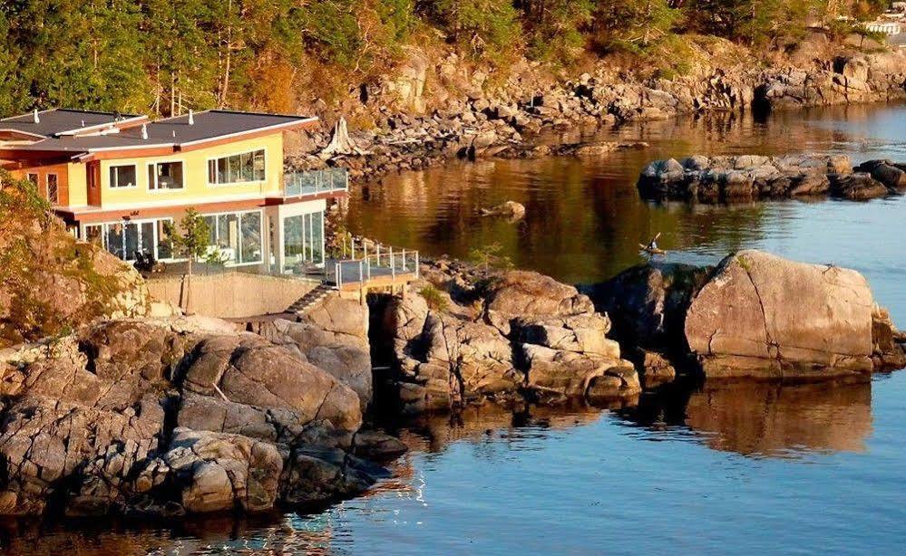 Pointhouse Suites On Sargeant Bay Halfmoon Bay Экстерьер фото